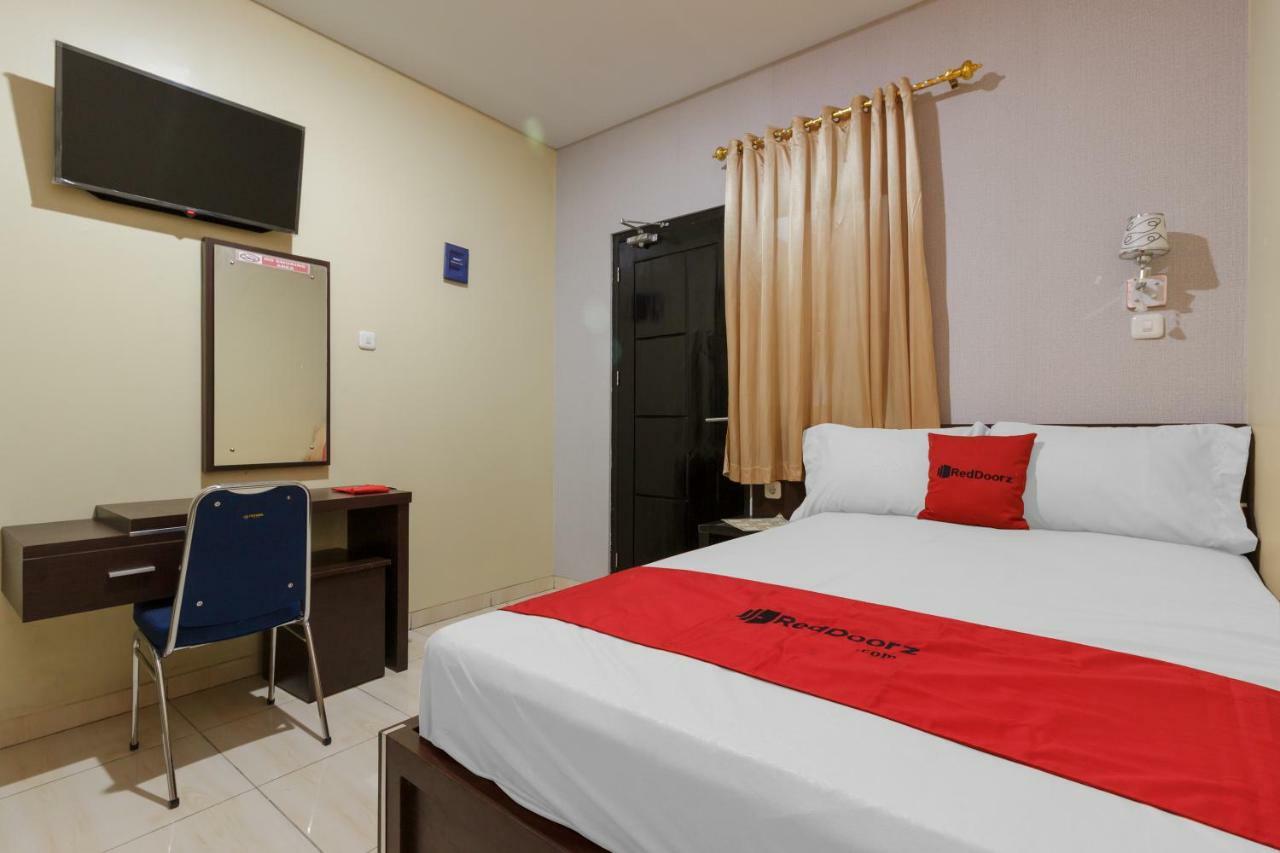 Reddoorz Plus Near Pantai Malalayang Manado Hotell Eksteriør bilde